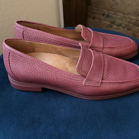 Vionic Loafer - Picture 2 of 8
